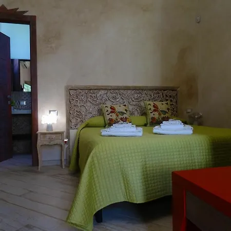 Biancolivo Hotel *